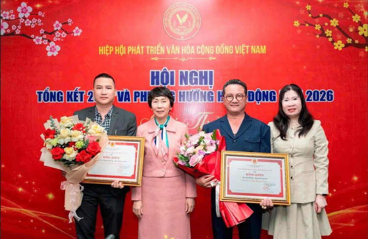 Ông Hồ Minh Sơn vinh dự nhận bằng khen Chủ tịch Hiệp hội Phát triển văn hoá cộng đồng Việt Nam (VCCDA)
