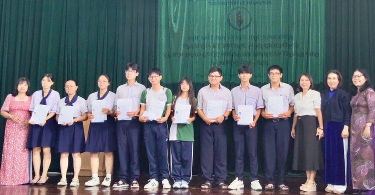 Trường THPT Lê Thánh Tôn (Tân Hưng – TP.HCM): Đạt bước tiến ấn tượng của thầy và trò với số lượng từ 10 đến 16 giải học sinh giỏi cấp thành phố