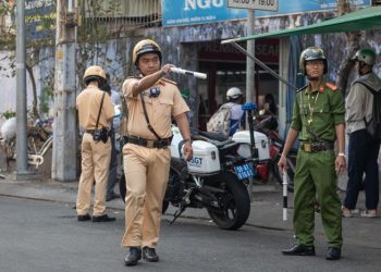 CSGT TP.HCM xử phạt học sinh vi phạm