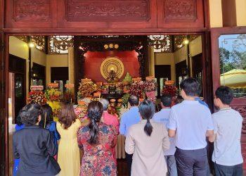 Đoàn Doanh nhân Sài Gòn và Hội đồng họ Mai dâng hương tưởng nhớ Chủ tịch Tôn Đức Thắng