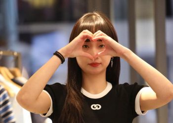 Chester Charles: Mang hoạ tiết bản đồ xu hướng, giới thiệu đến nàng các bản phối trẻ trung diện đi học, đi chơi; sang trọng và thanh lịch xuân hè 2026