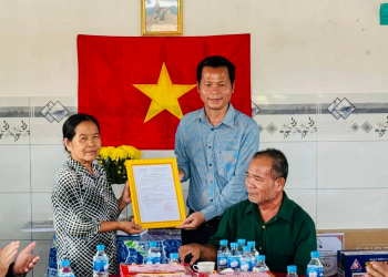 Hội CCB xã Hoà Khánh: Bàn giao 1 căn nhà và trao 50 phần quà 
