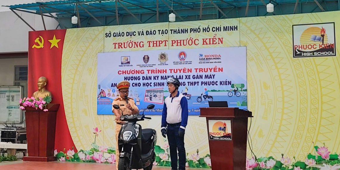 Tập huấn kỹ năng lái xe an toàn – Tuyên truyền Luật giao thông cho học sinh