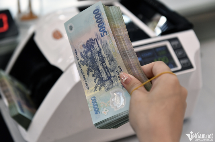 Dùng thẻ tín dụng hạn mức 30 triệu đồng, trả gần 100 triệu vẫn gánh nợ gấp đôi