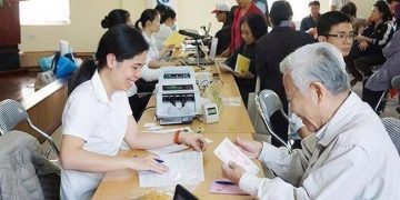 UBND cấp xã phải chuyển kinh phí trợ cấp hưu trí xã hội trước ngày 25 hằng tháng